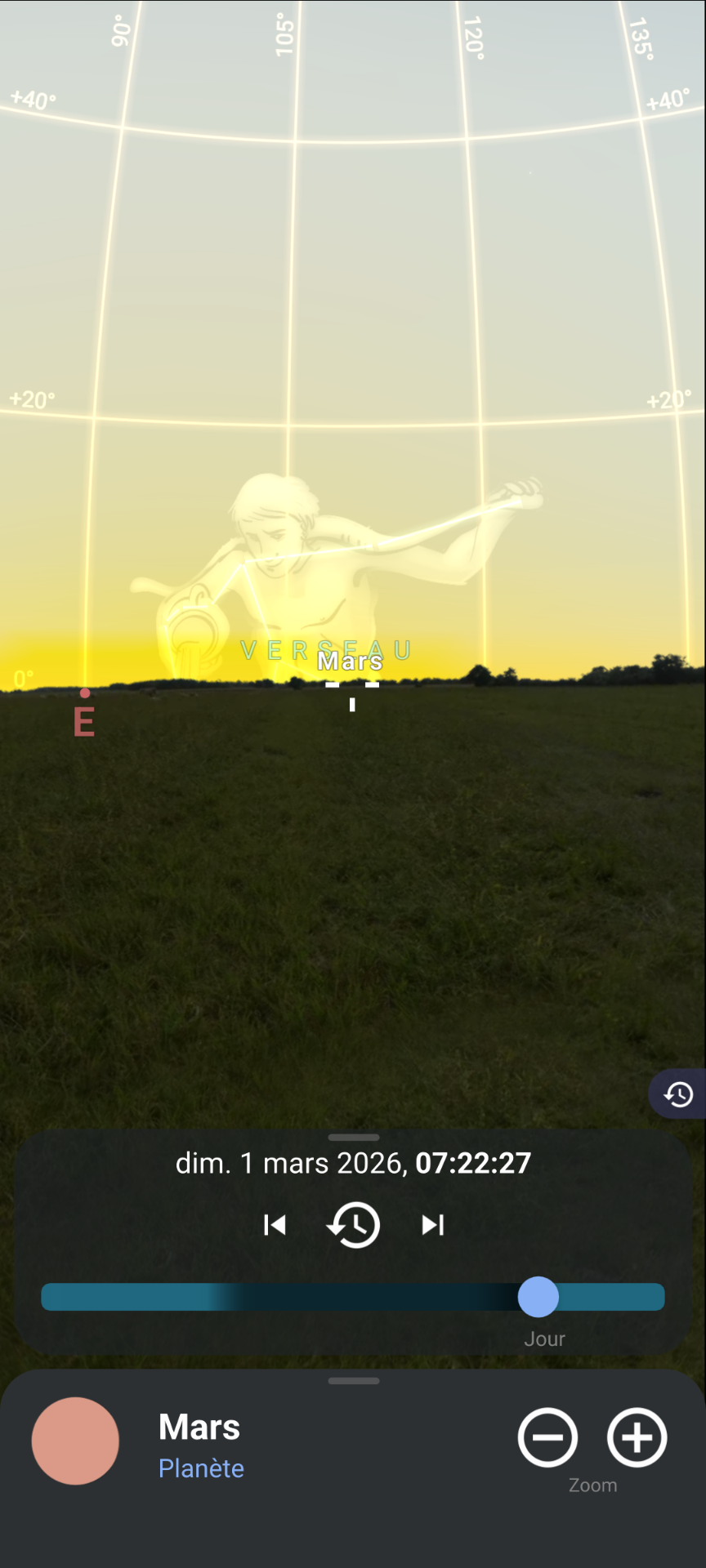 Mars se lève juste avant le Soleil à l'Est le matin. Impossible à observer. 